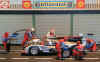 LeMansMiniatures-AUDI-Crew-vor-Garage.jpg (137669 Byte)